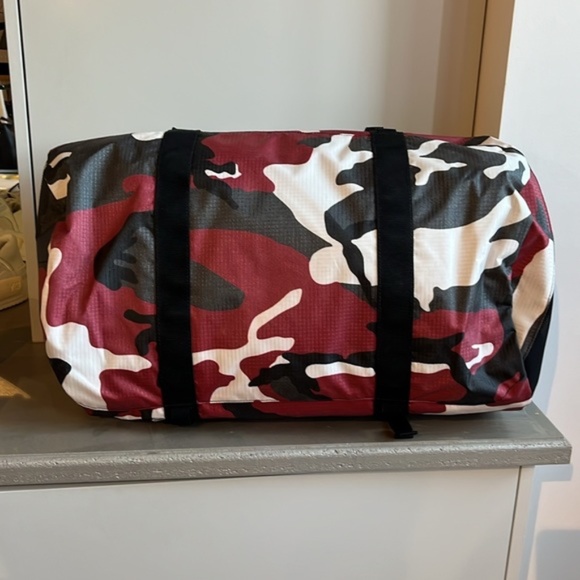 Supreme SS/21 Red Camo Duffle Bag - Picture 5 of 15